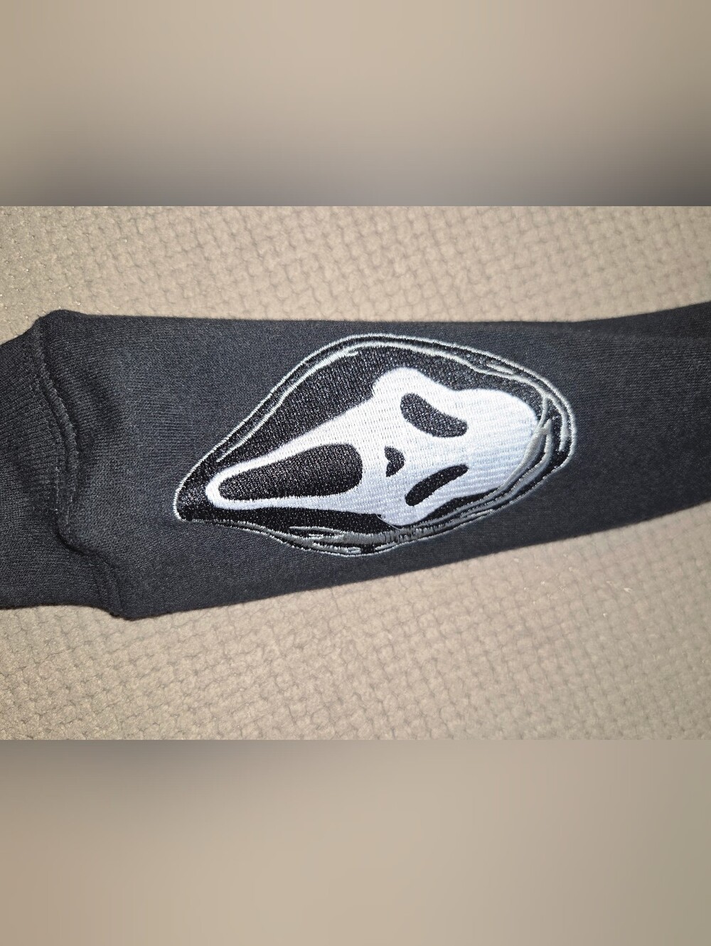 New Ghostface Adult Graphic Black Pullover Hoodie with Long Sleeves Size XS - Picture 10 of 16